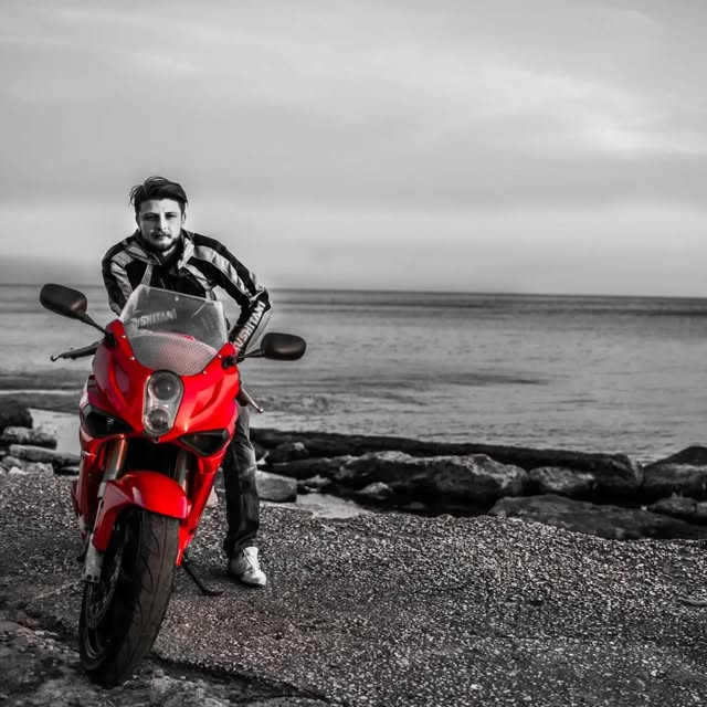 Kask ve motosiklet detaylı dövme çalışması
